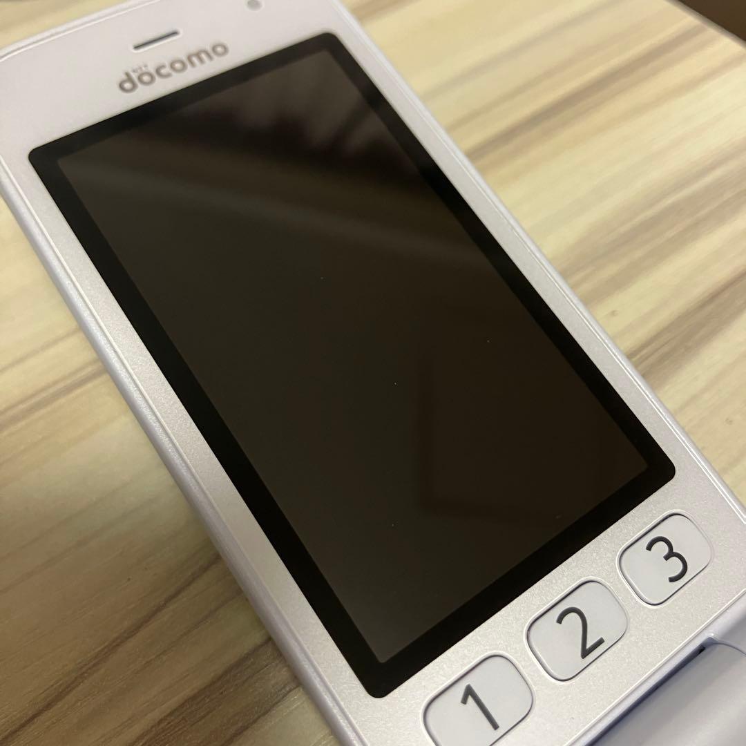 白色 ドコモ F-01M(8G)らくらくホン FUJITSU 利用制限〇