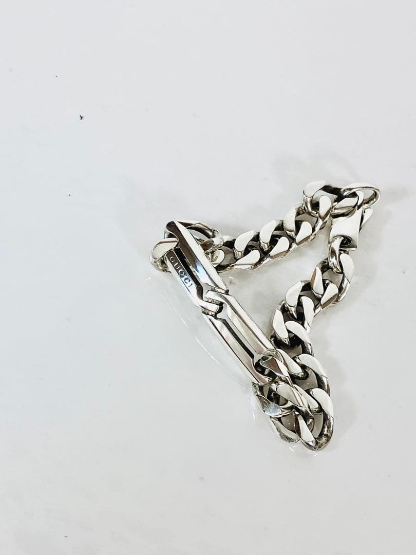 【超美品】GUCCI ノットブレスレット 男女兼用 シルバーバングル　7.５ミリ