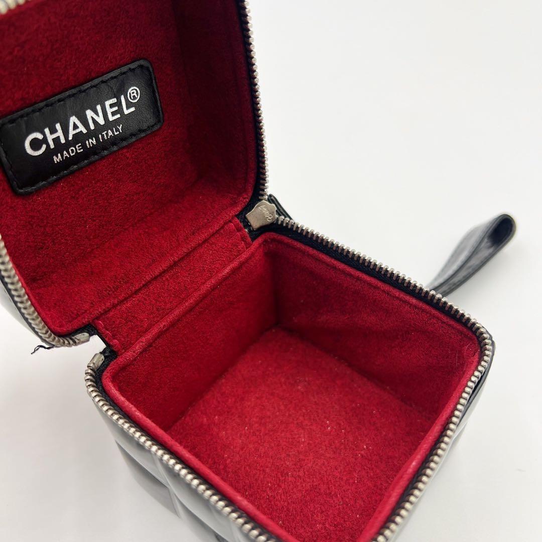 CHANEL シャネル　ココマーク　エナメル　バニティ　ポーチ　ブラック