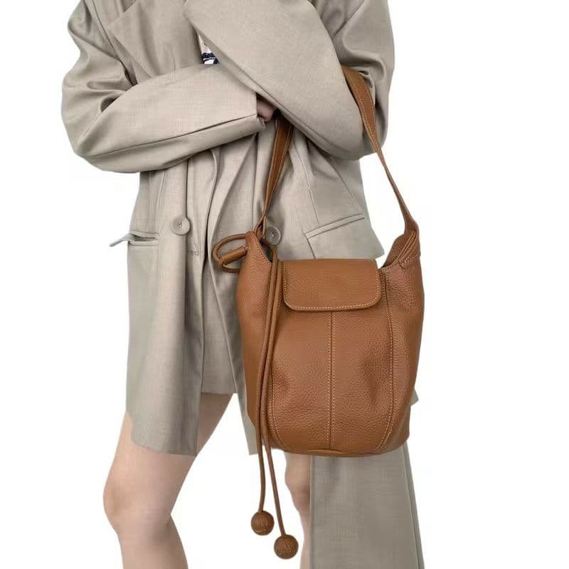 ブラウン ショルダーバッグ　本革