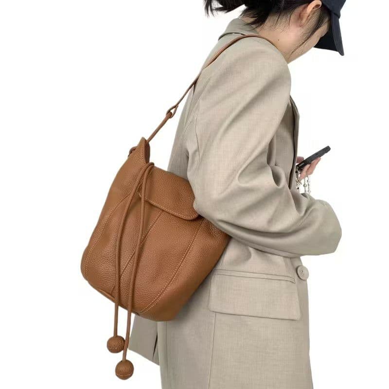 ブラウン ショルダーバッグ　本革