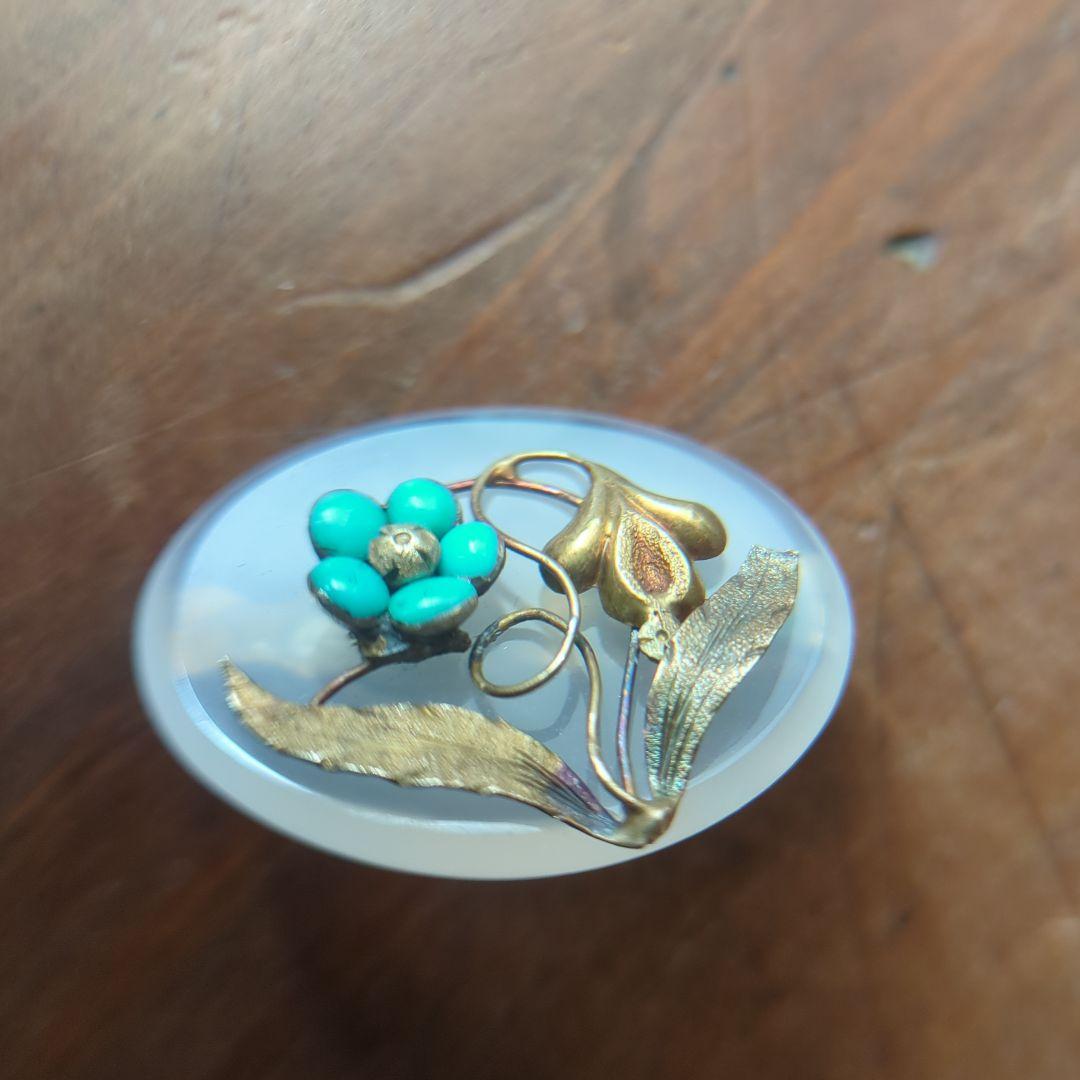 アンティーク】ホワイトカルセドニーとトルコ石の勿忘草ブローチ