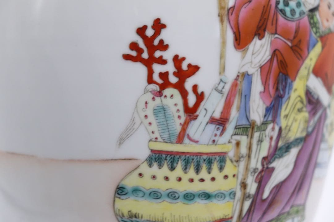 中国　大清乾隆年製銘　粉彩人物紋大瓶　送料込み0229