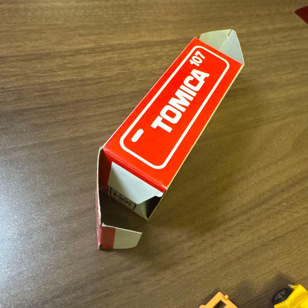 タータンです　トミカ フォードキャトルトラック 107 赤箱 日本製