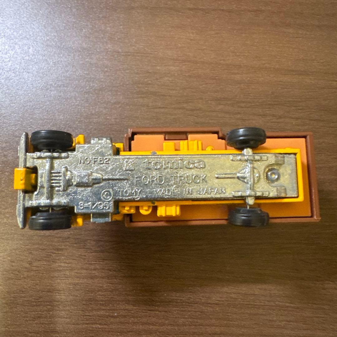 タータンです　トミカ フォードキャトルトラック 107 赤箱 日本製