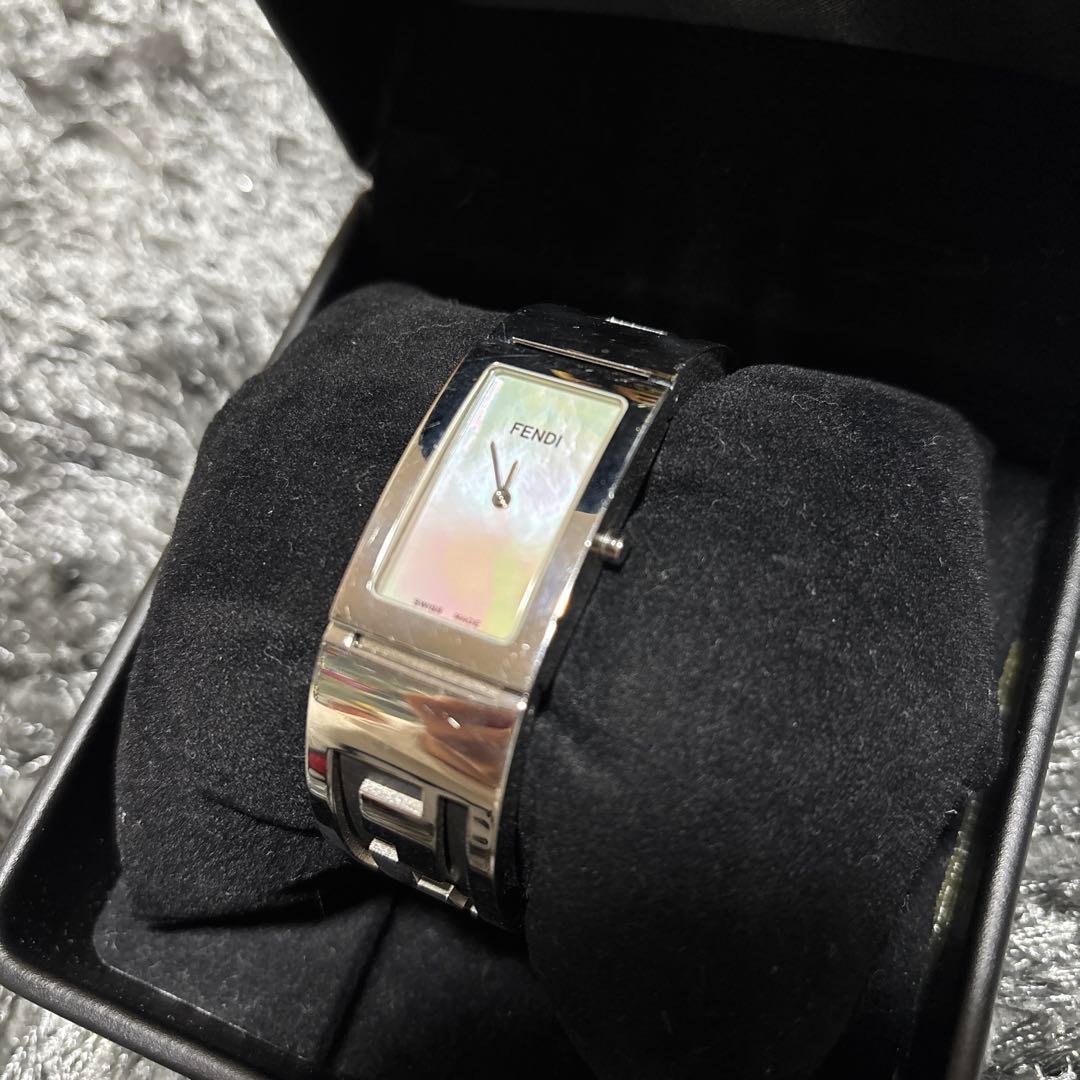 FENDI フェンディ バングルウォッチ ホワイトシェル 3250L