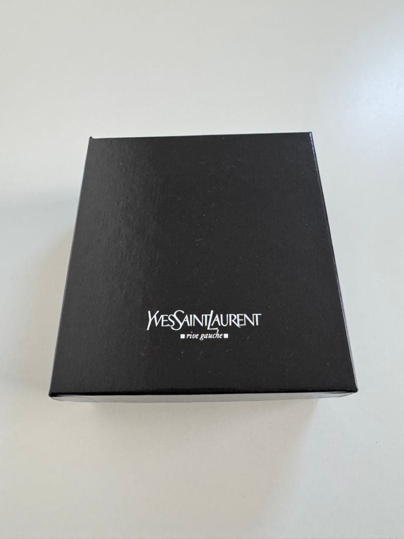 【状態◎】Yves Saint Laurent ブラック 二つ折り財布