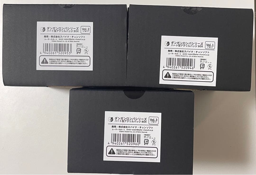 ダンガンロンパ　ハート型アクリルバッジ　vol.1.2.3