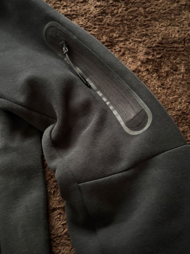 NIKE テックフリース　黒　Sサイズ