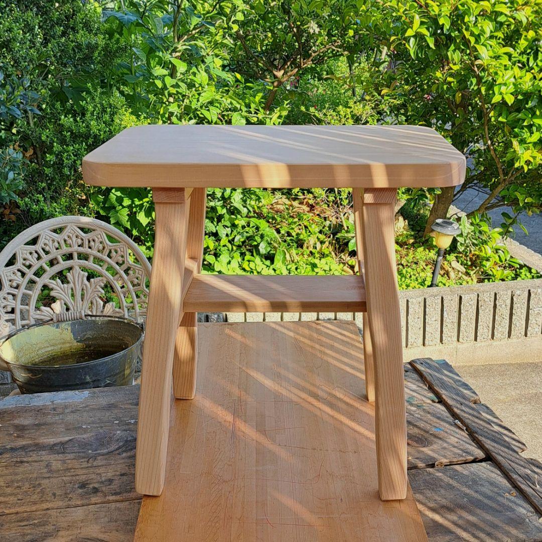 Aurelius さまへ桧スツールと ４段チェストです。