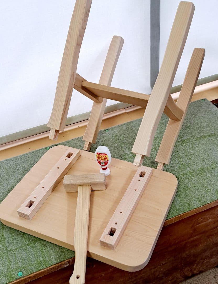 Aurelius さまへ桧スツールと ４段チェストです。