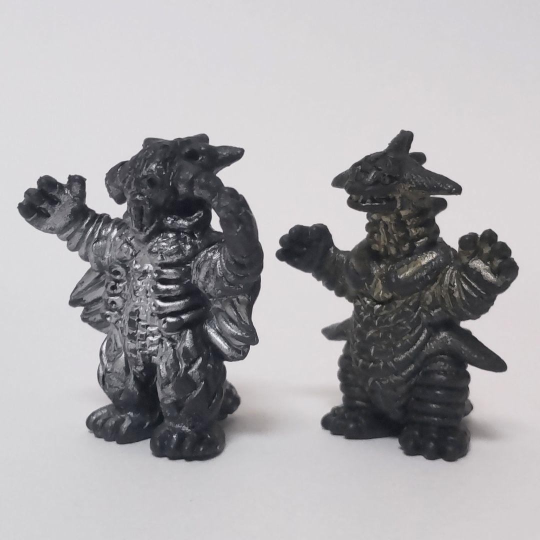 sasuさん用☆コレ330,331 ウルトラマン怪獣消しゴム デビロン＆ガモス黒