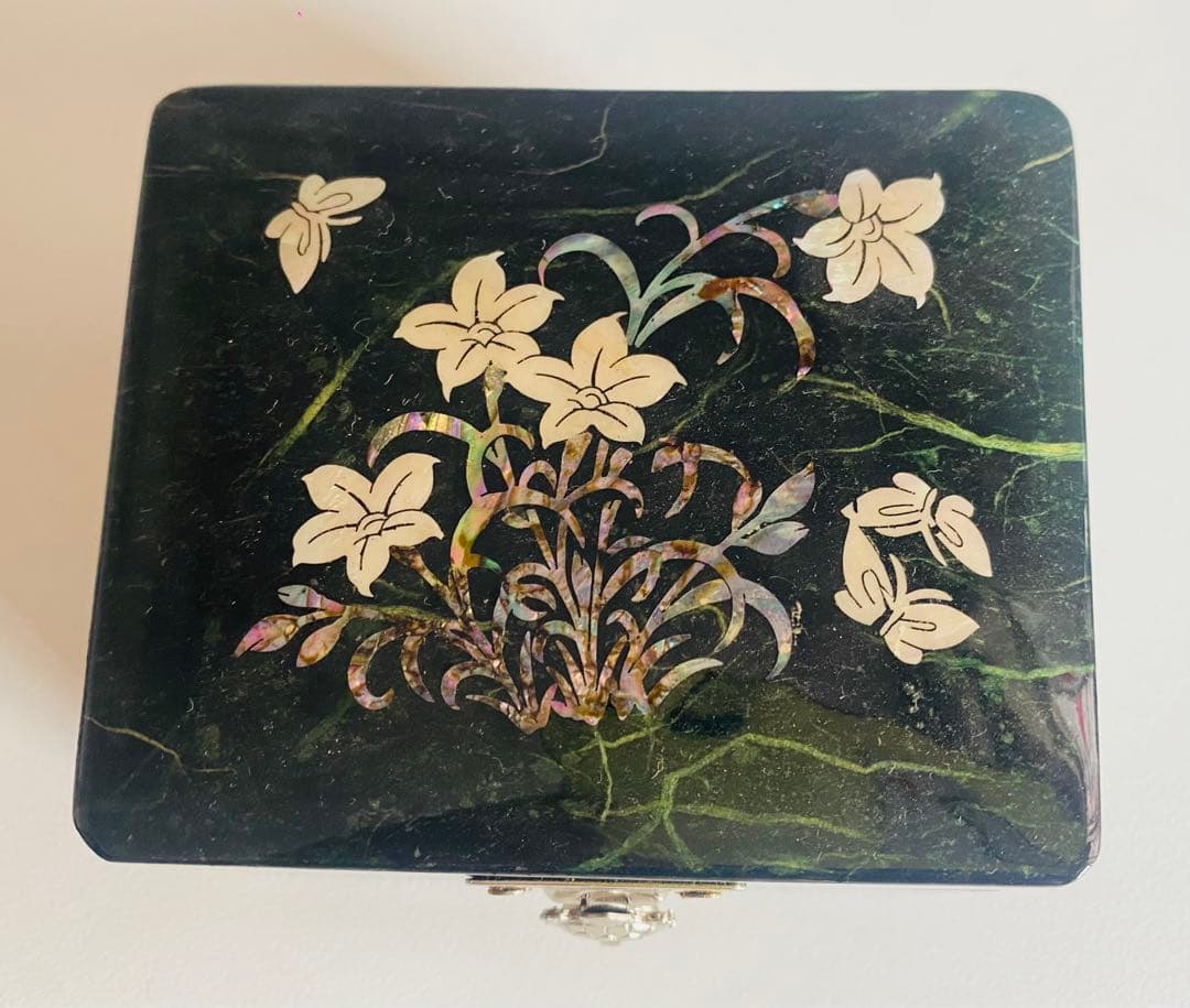 貝殻細工 韓国の伝統ゴージャスなジュエリーボックス　宝石箱　鏡付き