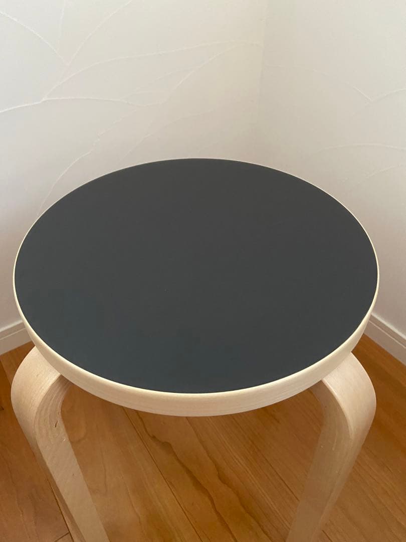 artek スツール　E60 4本脚リノリウム スコープ　4本脚　チャコール15