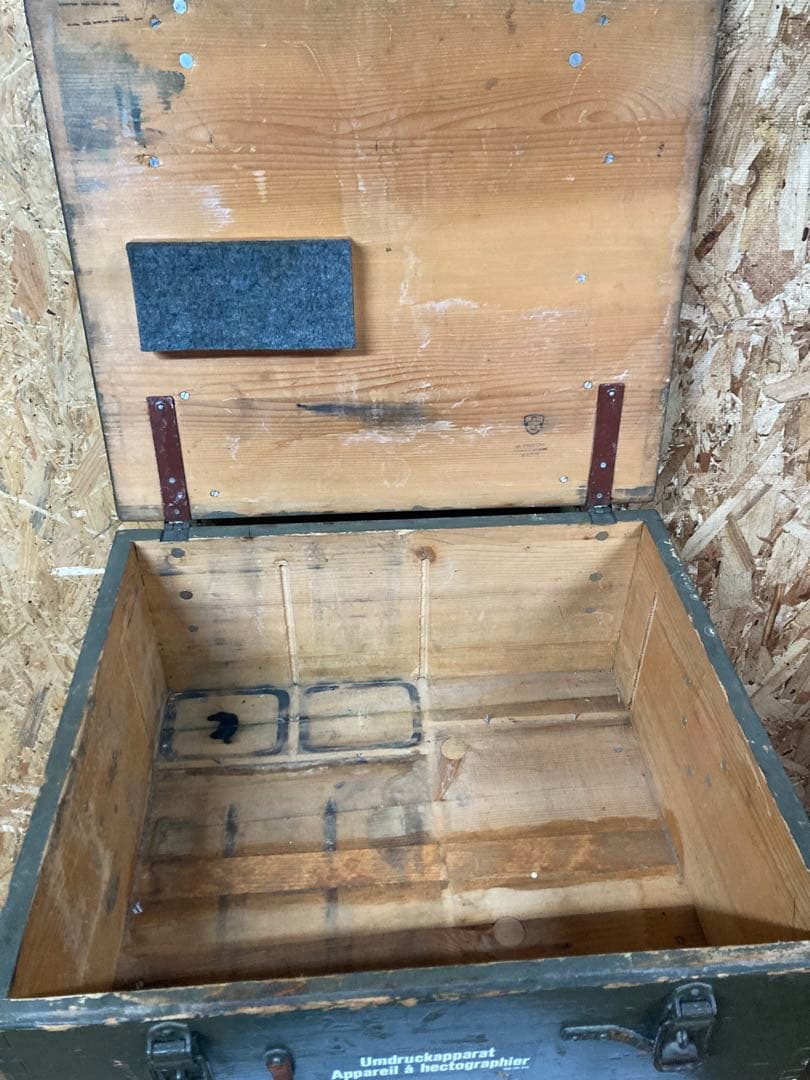 スイス Holzwerk rieder AG社　木製ミリタリーボックス。