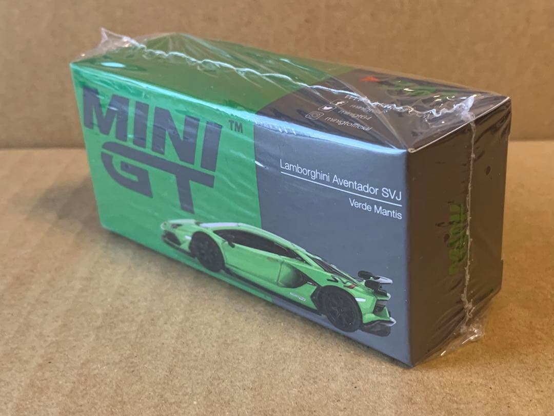 MINI GT 1/64 ランボルギーニ アヴェンタドール SVJ グリーン 左