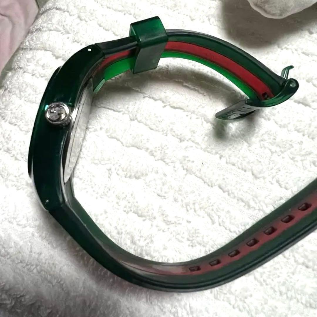 今だけ値下げGUCCI グリーン/レッド ラバーベルト時計ユニセックス