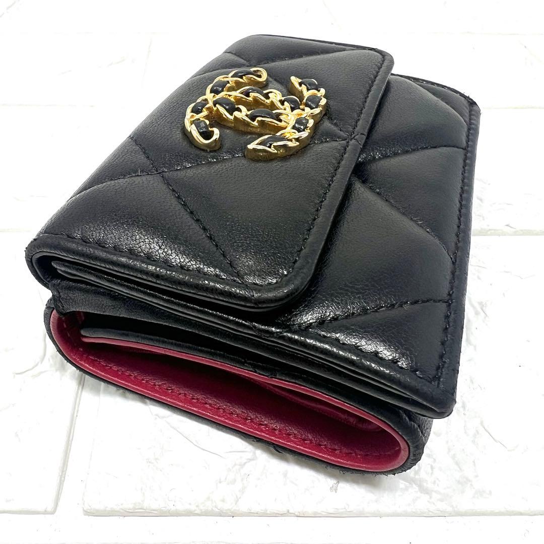 CHANEL シャネル 19 ディズヌフ マトラッセ 三つ折り財布 ミニ財布