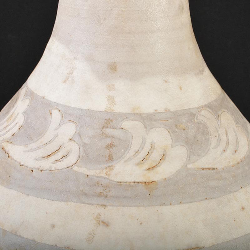 中国　磁州窯白磁　陰刻蓮花文　玉壷春瓶　C　R6084F