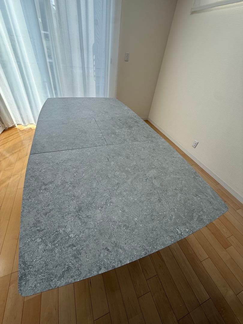 BoConcept Alicante 伸長式ダイニングテーブル