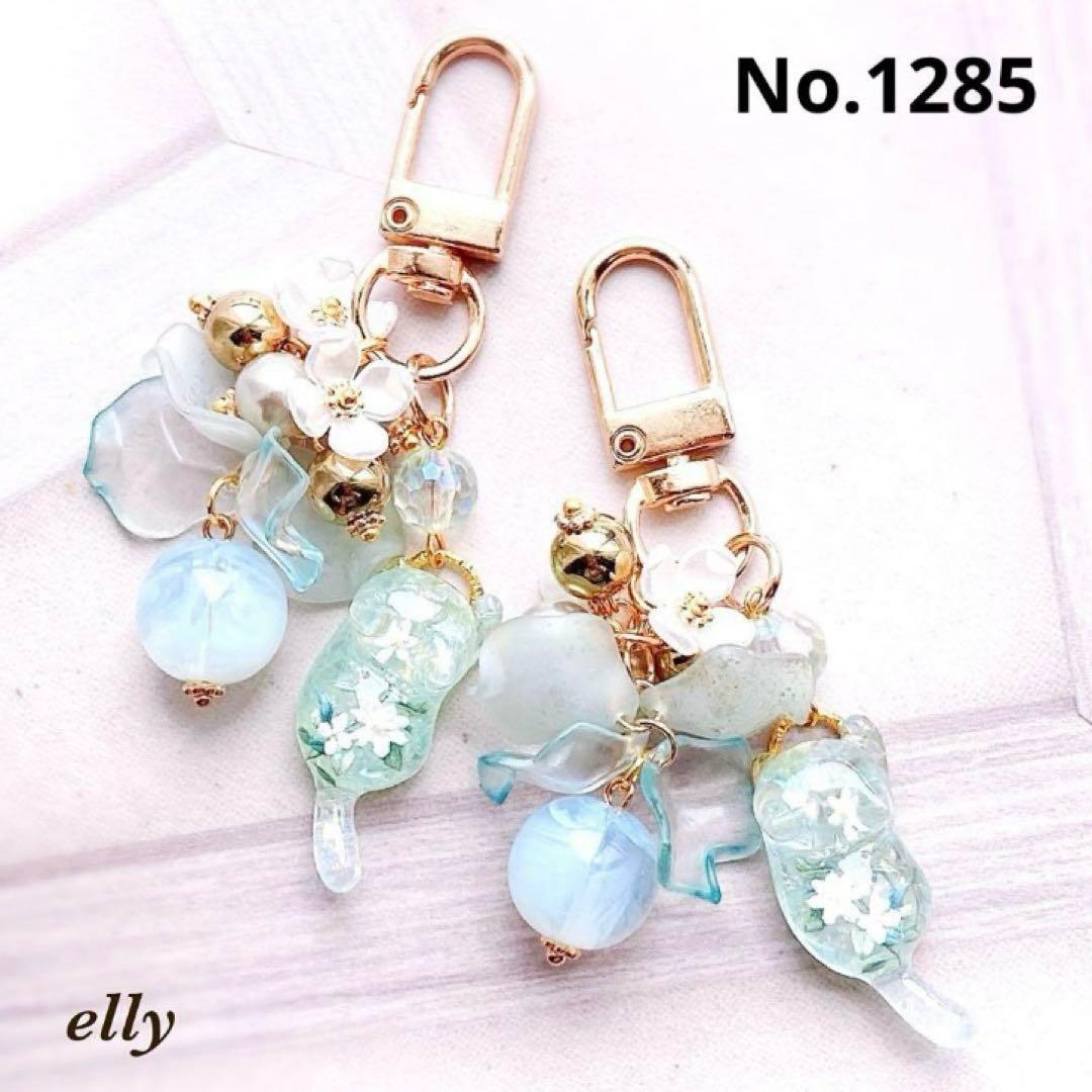 【sawasawa様】1256.琉球ガラス　夜桜　じゃれ猫　レジン　チャーム