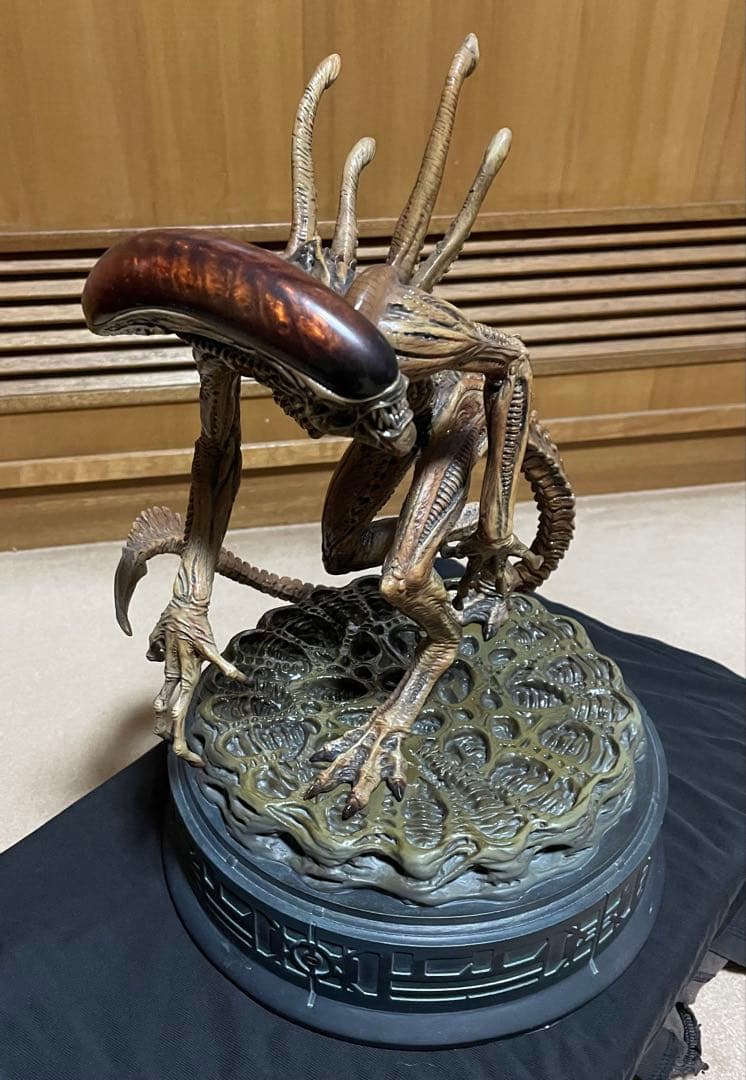 カ*シ様 【美品/元箱なし】SIDESHOW製 エイリアン4版ゼノモーフ スタチ