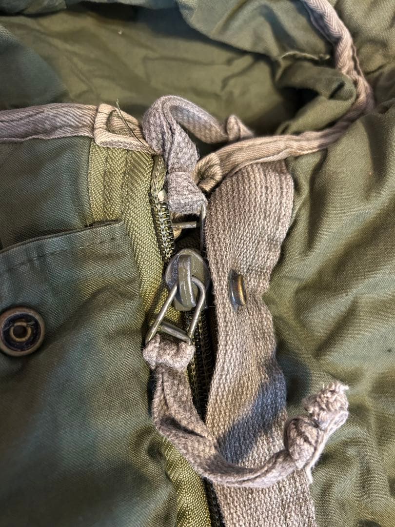 米軍放出品　ミリタリー　シュラフ