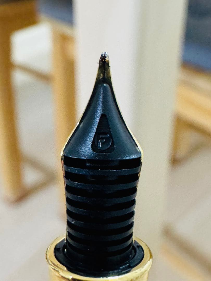 最終値下げ！！Parker 万年筆 黒色 ゴールド装飾18k インク5本セット