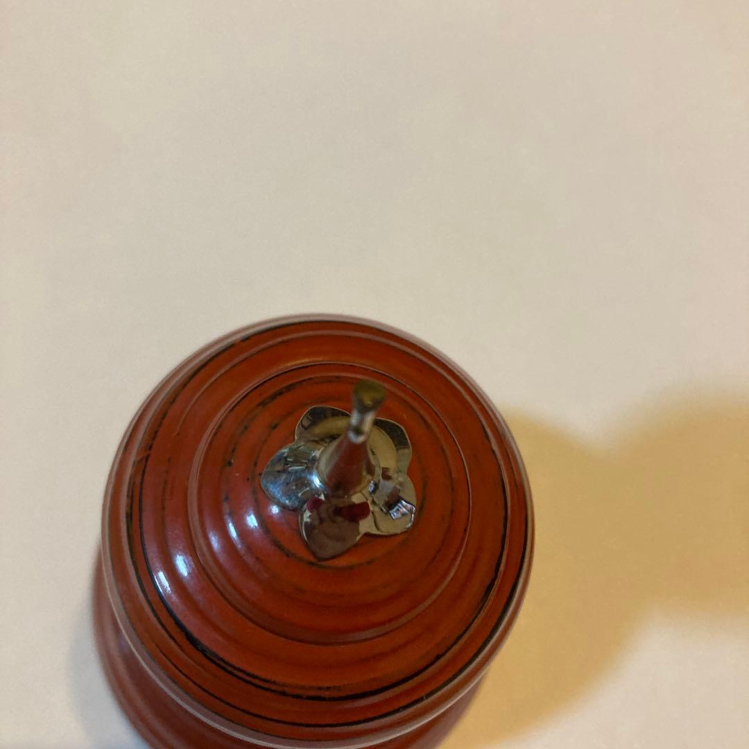 オレンジ色の漆器製振り出し茶道具　三象