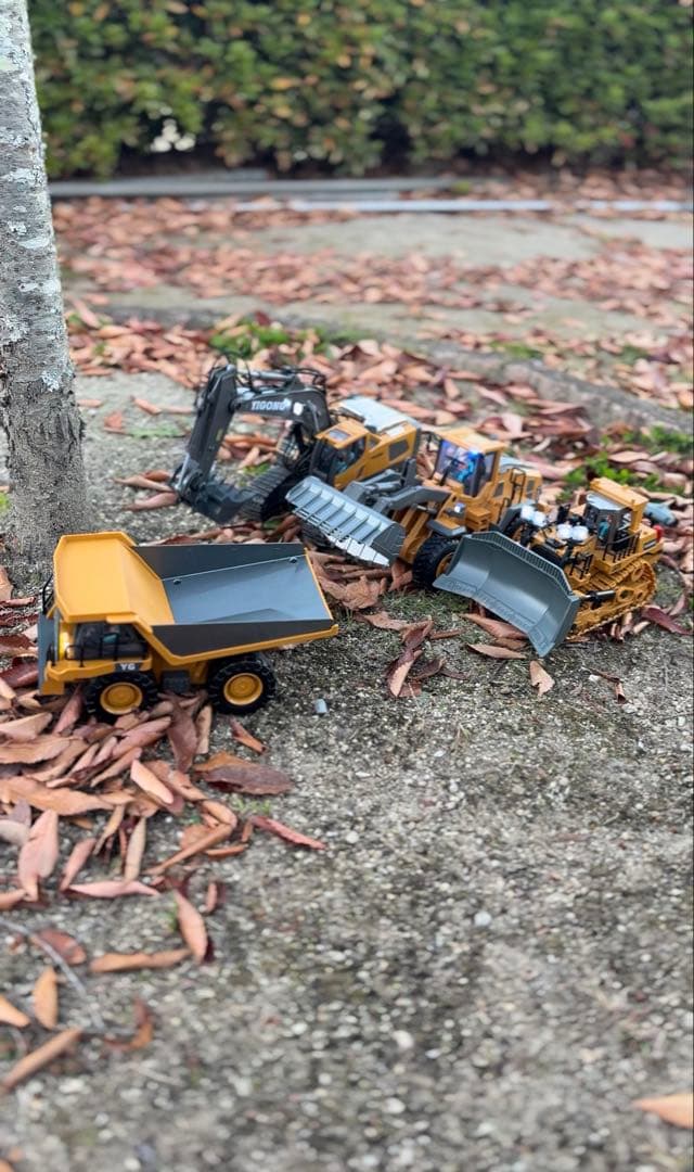 【Akeleo】 働く車、ラジコンカー、砂遊び、LEDライト、子供向け