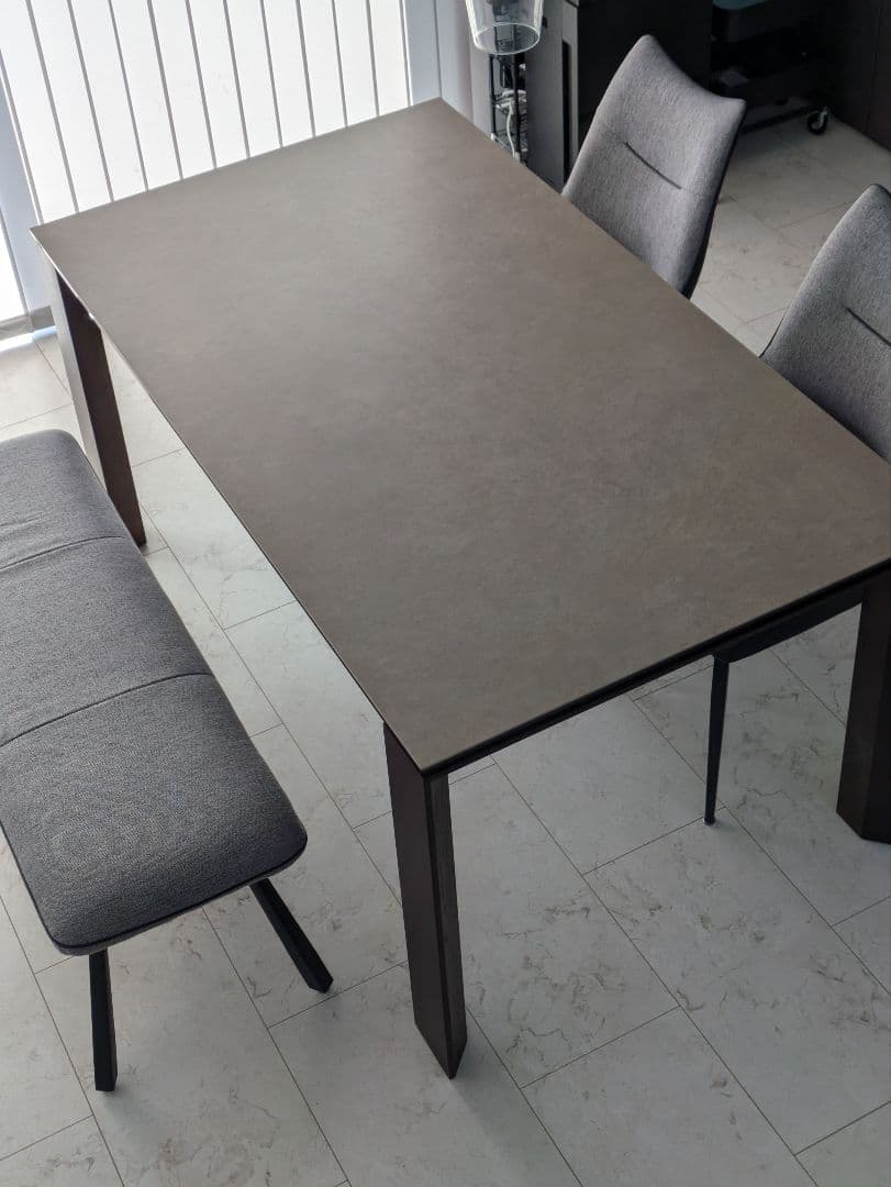 カリガリス オムニア 伸張 セラミック ダイニングテーブル