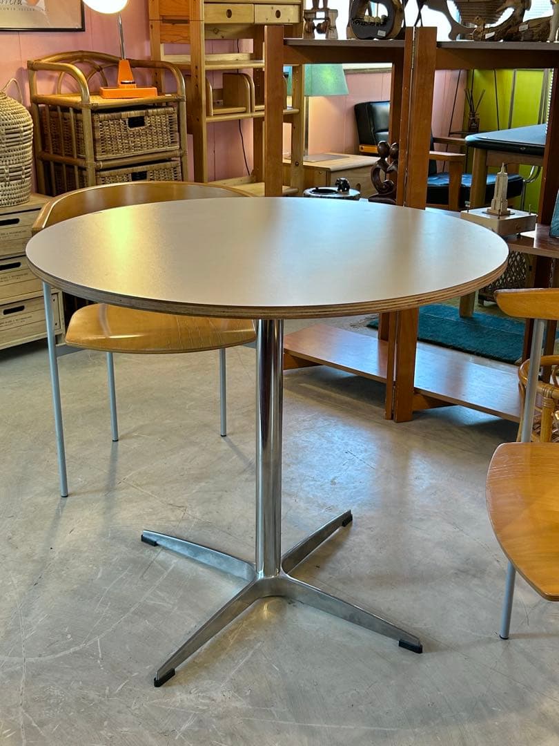 ラウンドカフェテーブル【monoroom町田】 鳥足デザインサイドテーブル