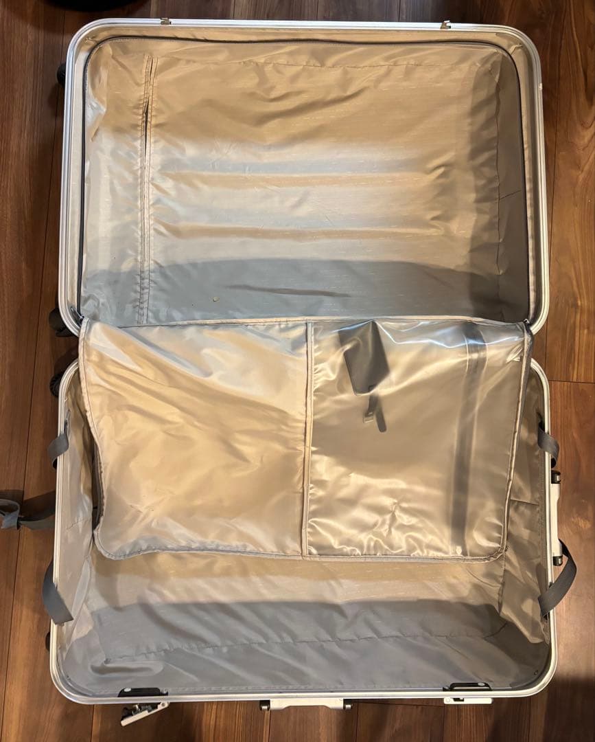 サムソナイト 大型スーツケース TSAロックあり ネームタグ、鍵つき