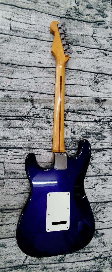 Fender STRATOCASTER　エレキギター　濃紺・ネイビー