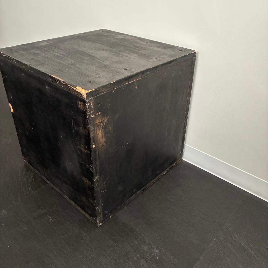 黒ペイント キューブ型木箱① 展示台 スツール 椅子 オブジェ 古道具