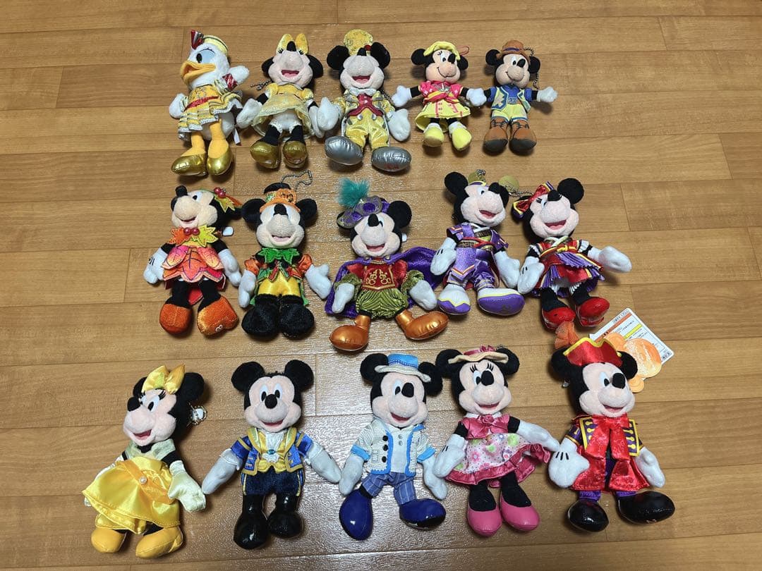 最終値下げ️️ディズニー ミッキー ミニー ぬいぐるみバッジ コレクション