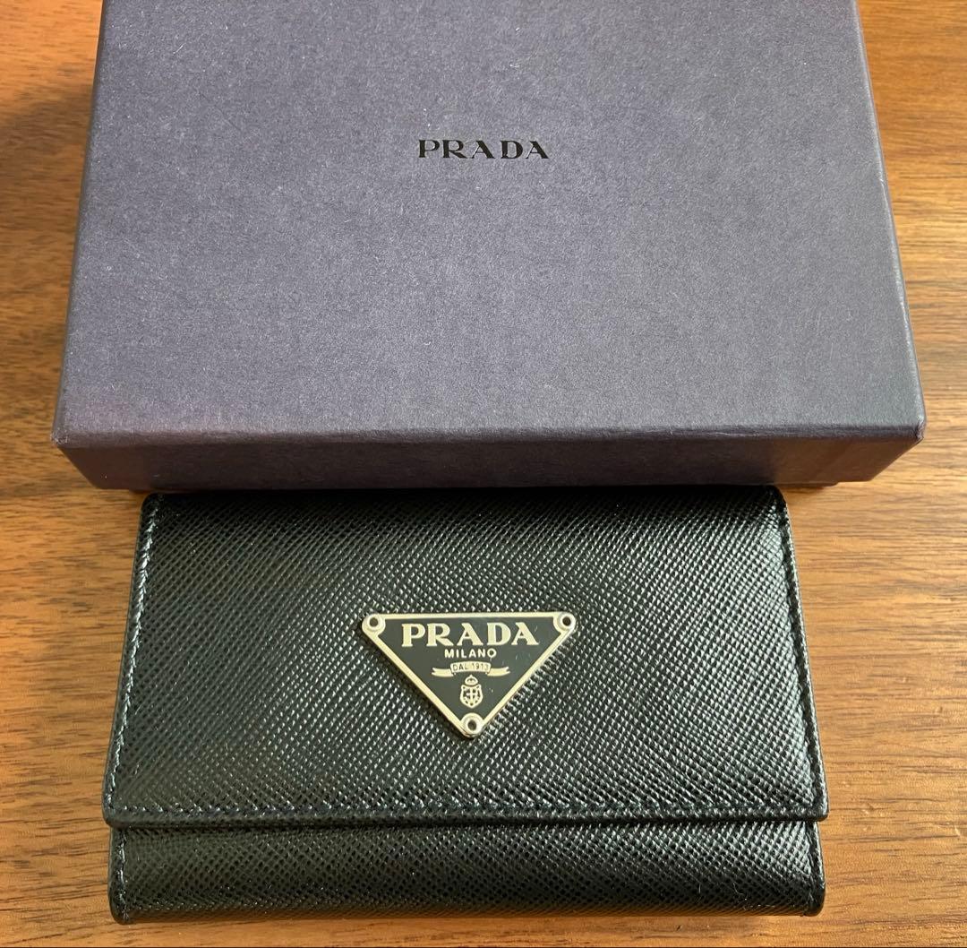 PRADA プラダ 6連レザーキーケース 三角プレート完全未使用希少経年品 楽天市場】PRADA プラダ 6連キーケース三角ロゴプレート シルバー