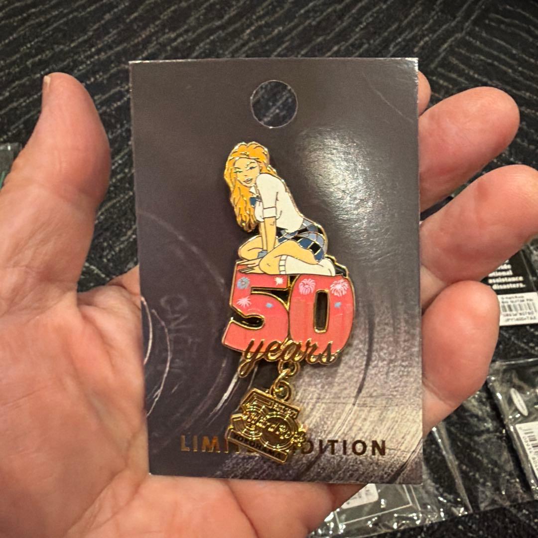 “Hard Rock CAFE”ピンバッジ(12点セット)