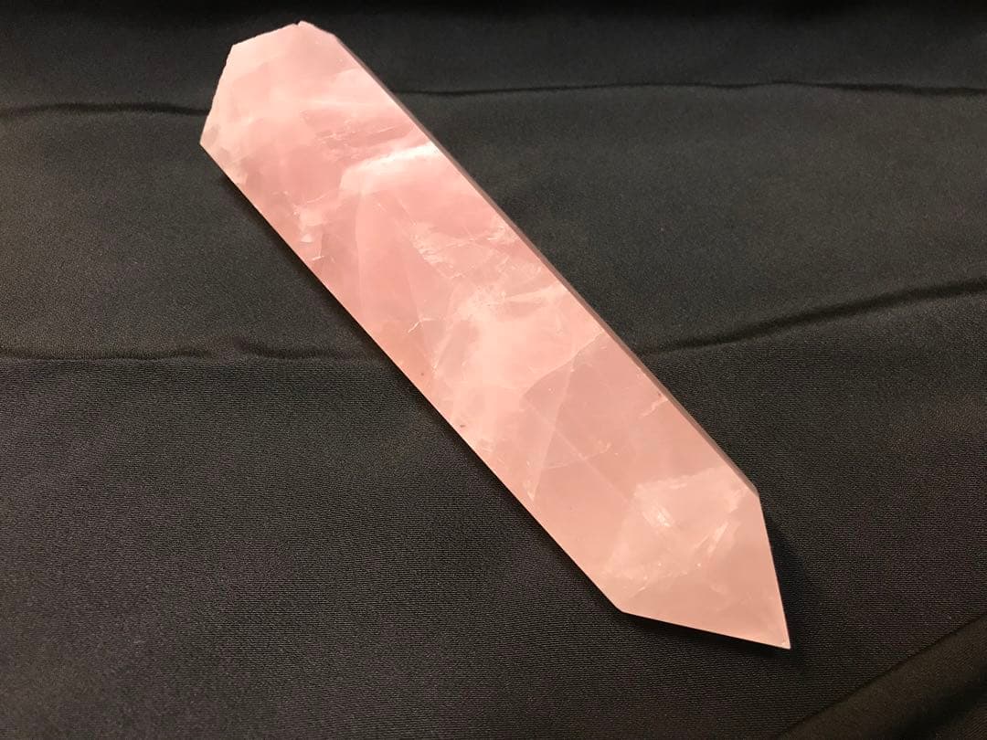 大きなローズクォーツ ポイント 671g