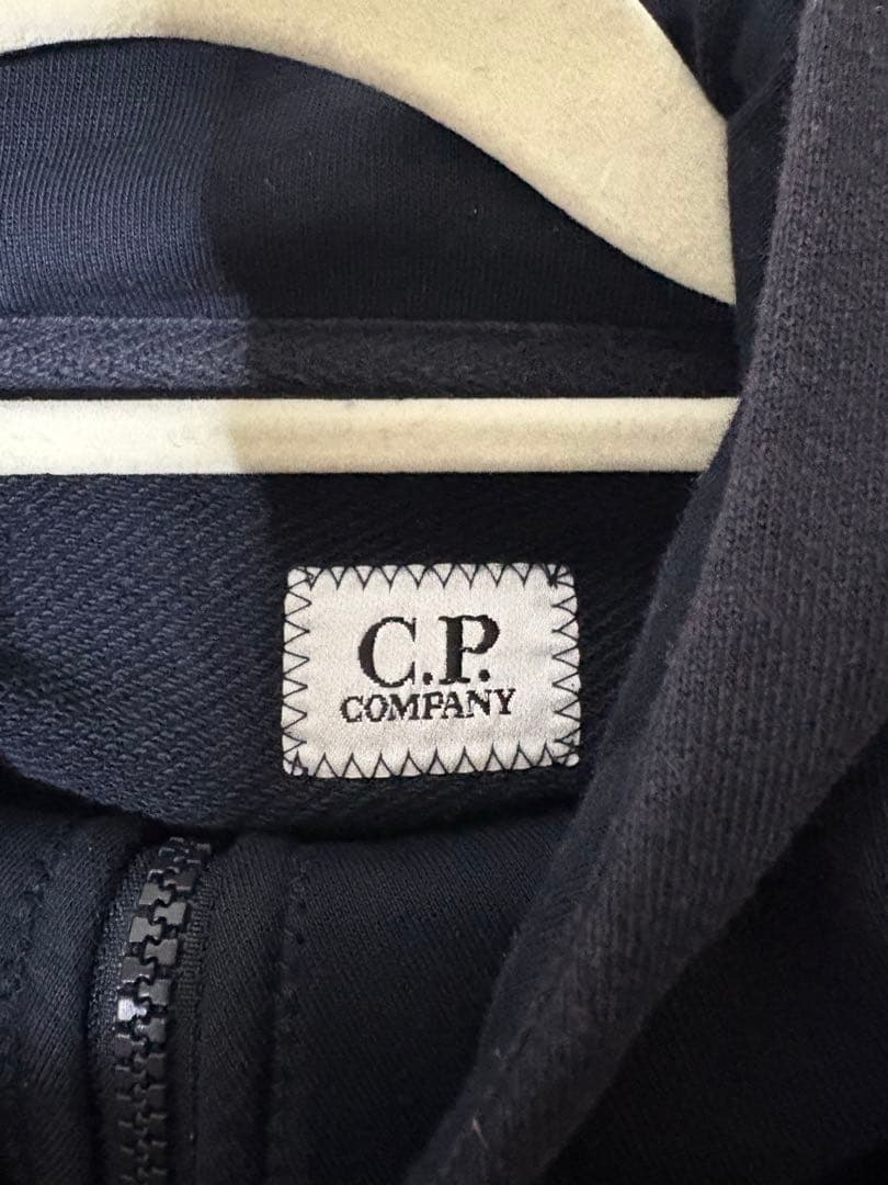 C.P. COMPANY ネイビー　ゴーグルジップパーカー