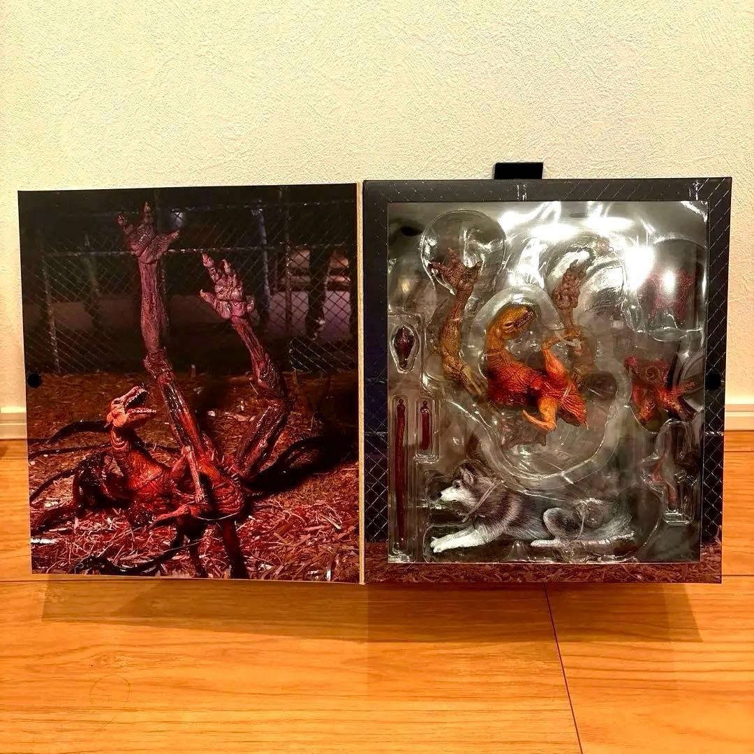 新品【NECA】遊星からの物体X ドッグ・シング7インチ アクションフィギュア