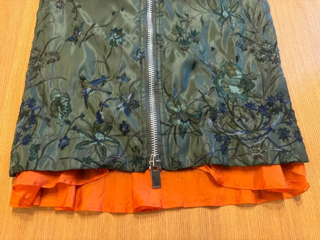 sacai サカイ　フラワーエンブロイダリー　ナイロンスカート　カーキ　フリル