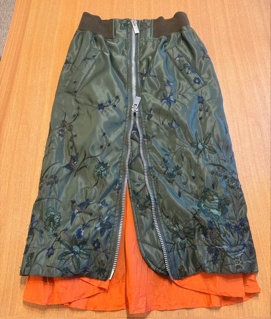 sacai サカイ　フラワーエンブロイダリー　ナイロンスカート　カーキ　フリル