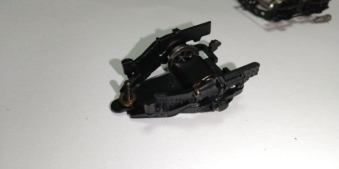 二軸先台車✕２、 従台車 １、テンダー台車✕２、他パーツ。HOゲージ。