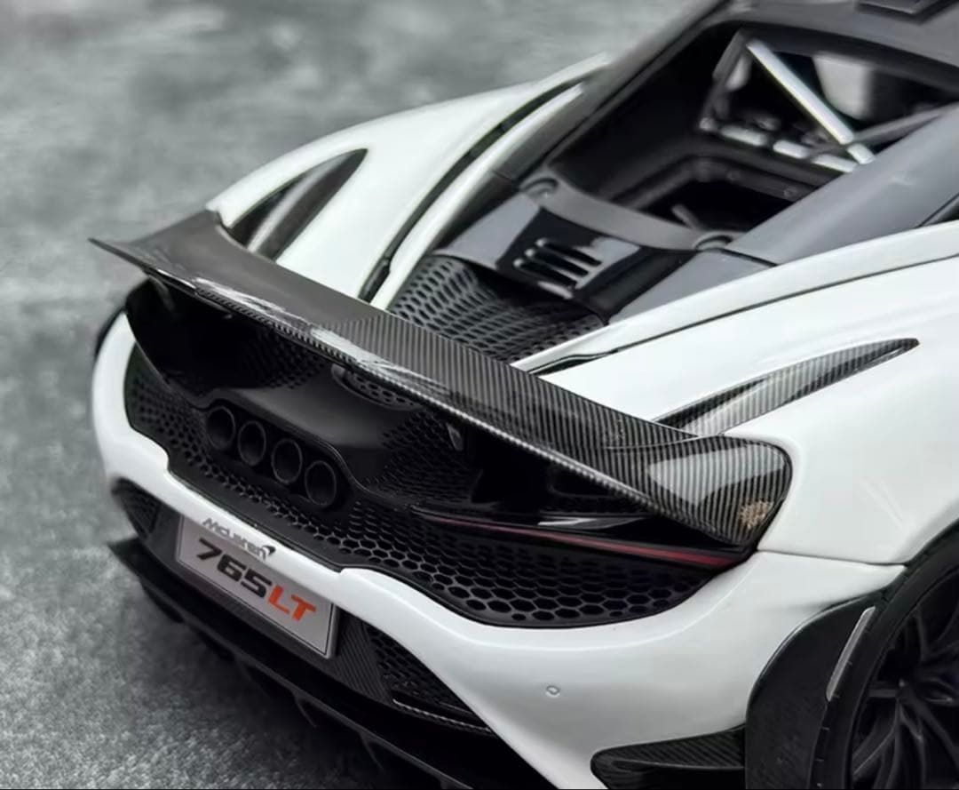 McLaren 765LT 1/18スケールモデルミニカー