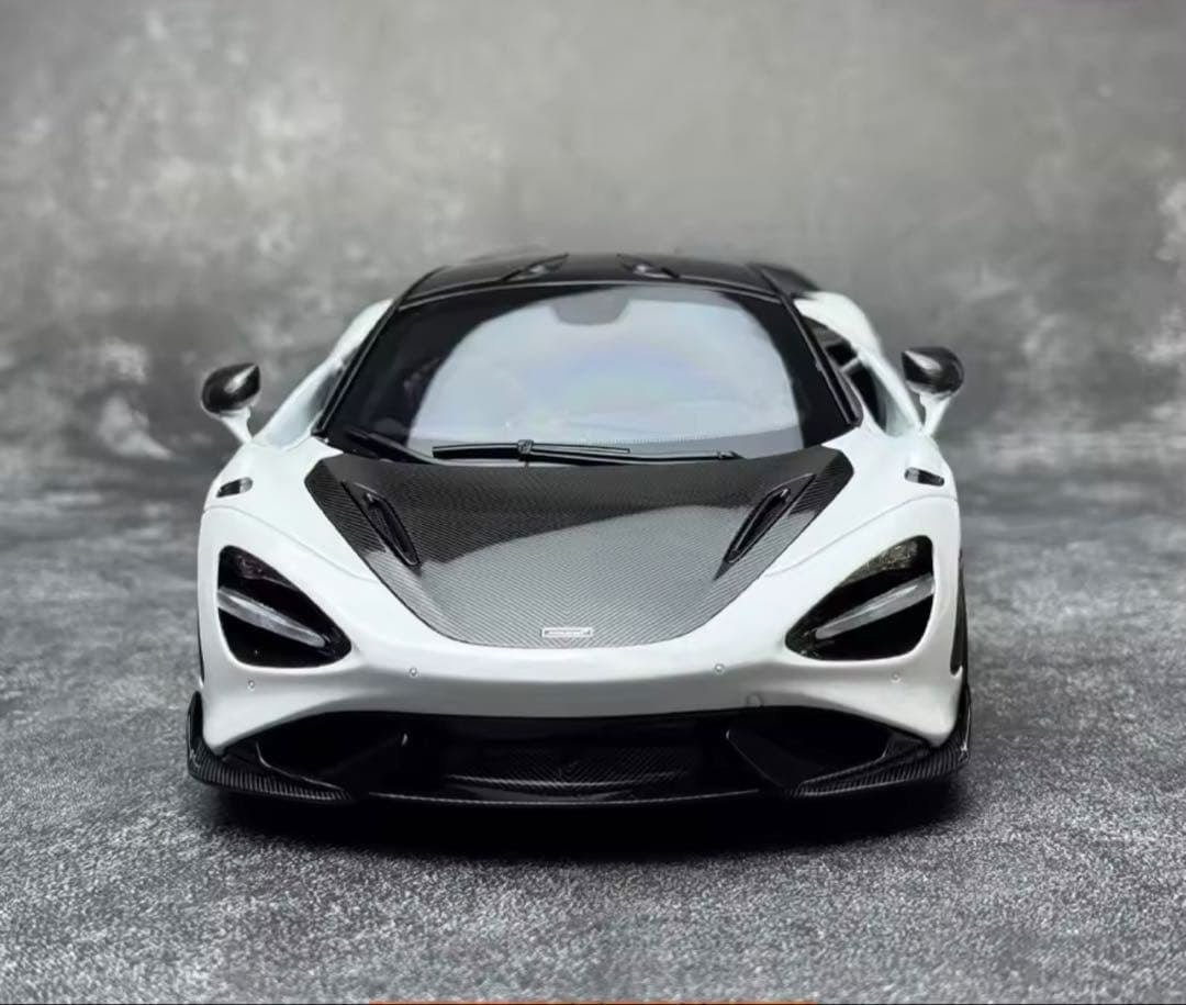 McLaren 765LT 1/18スケールモデルミニカー