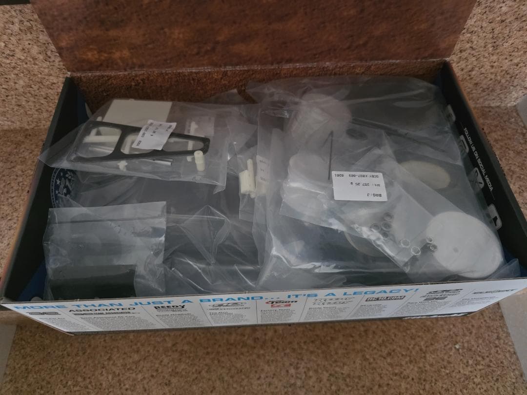 アソシ RC10 BRIAN KINWALD EDITION 新品