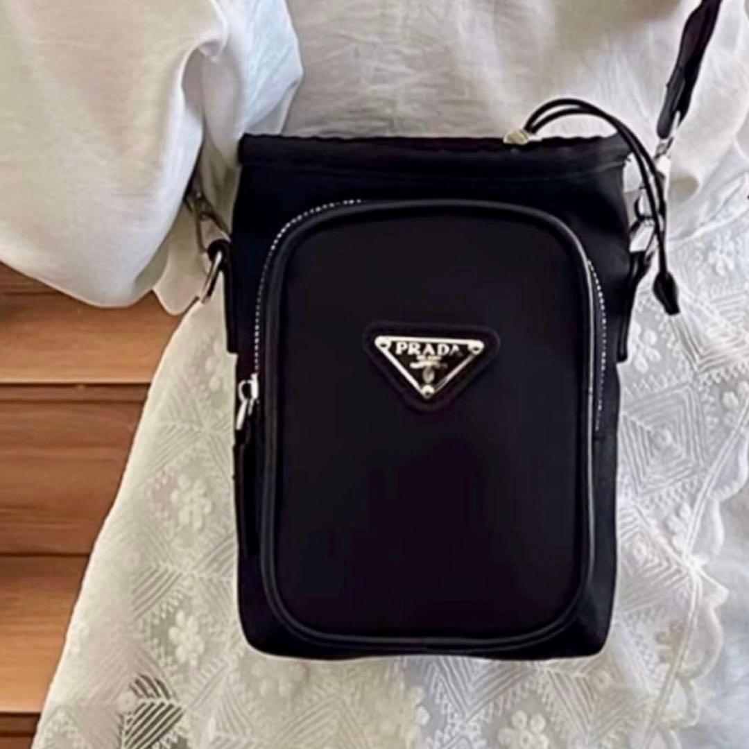 PRADA プラダ　スマホポーチ　スマホショルダーバッグ新品
