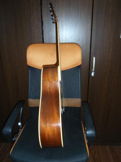 ヤマハＦＧ-200Ｄ　良く鳴ります　安心の新品弦に交換済み　すぐに使えます。