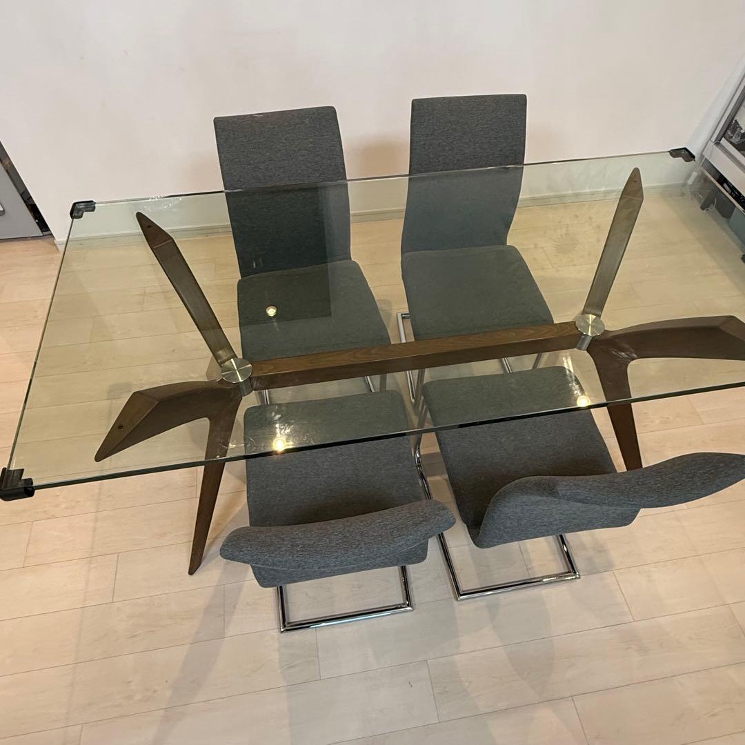 出品8/9まで！！カリガリス　ダイニングテーブル